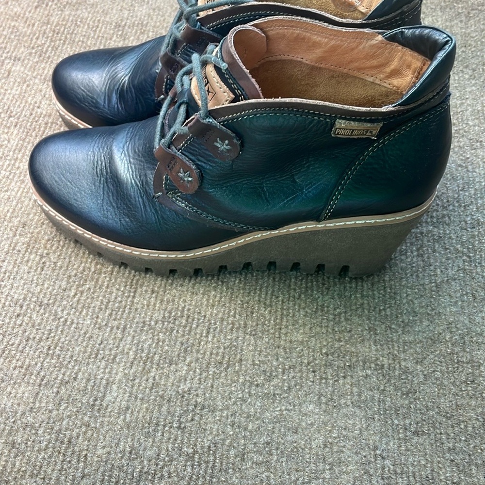 Pikolinos Black Lace Up Boots with Classic Design